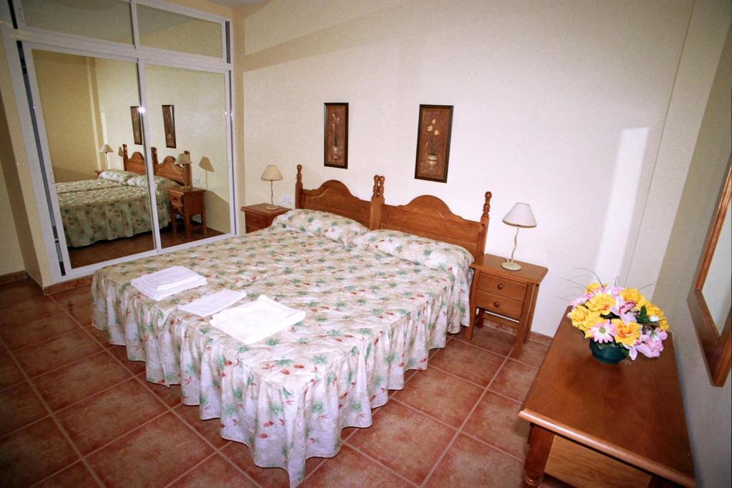 Apartamentos La Casa Del Barrio 마로 객실 사진