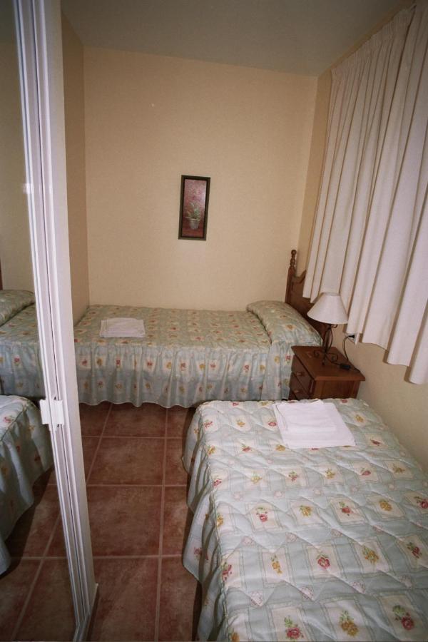 Apartamentos La Casa Del Barrio 마로 객실 사진